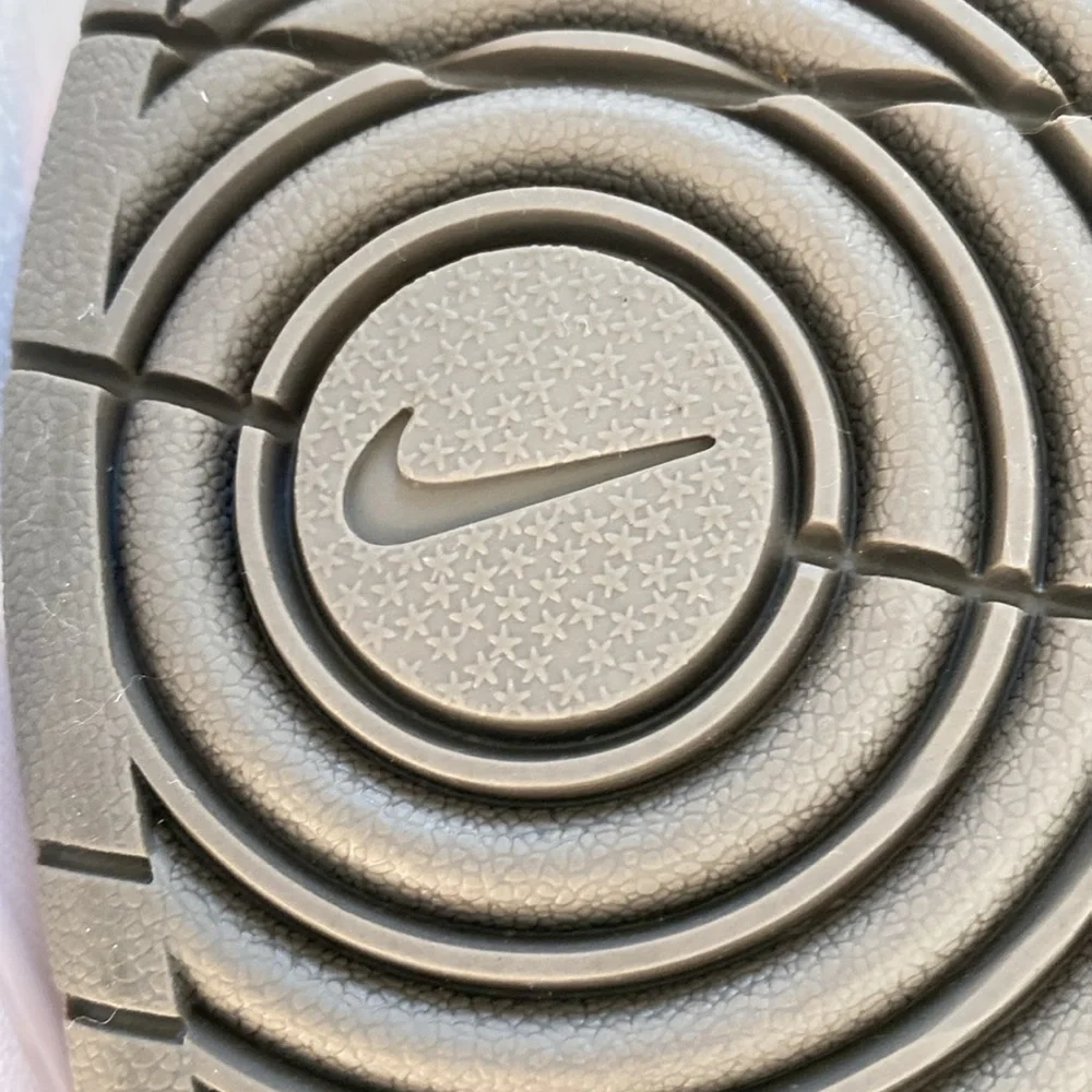 Nike‎ Court Borough Low 2 SE1 (GS) -size 6.5 Youth = 8 women’s NWB